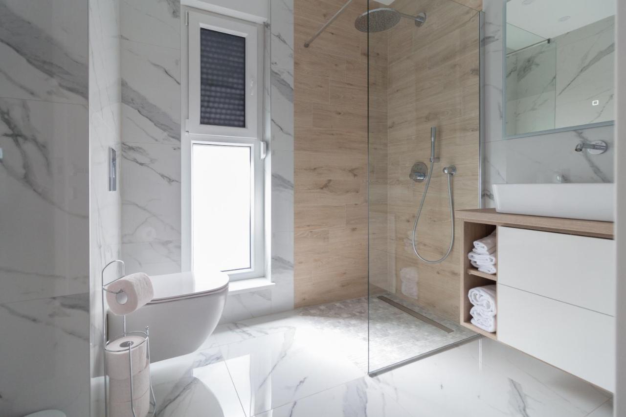 Luxury Beachfront Villa Crystal Aenona - By Ta Leut Agency Nin Exteriör bild