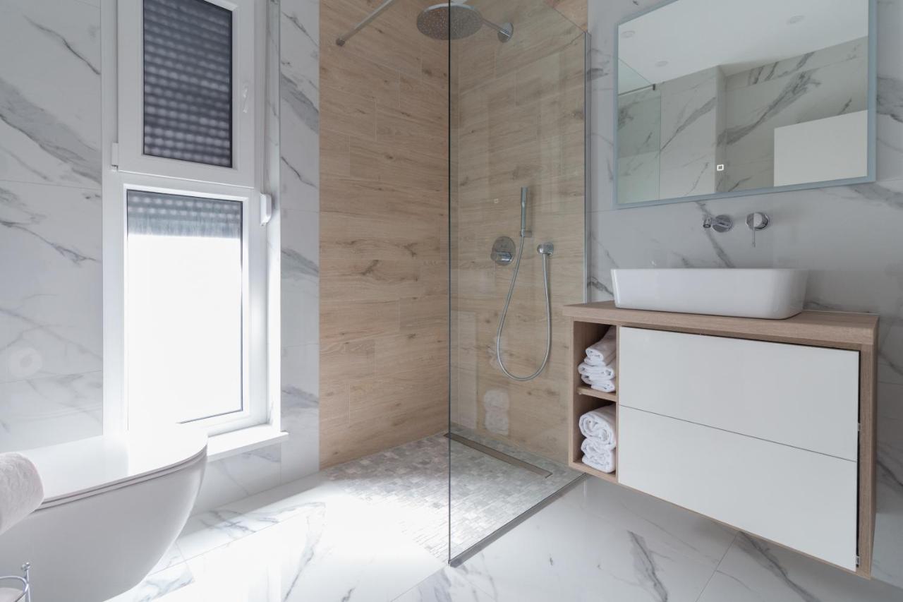 Luxury Beachfront Villa Crystal Aenona - By Ta Leut Agency Nin Exteriör bild