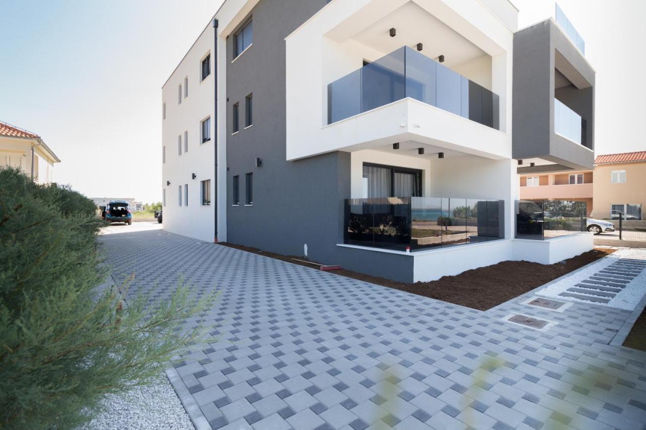 Luxury Beachfront Villa Crystal Aenona - By Ta Leut Agency Nin Exteriör bild