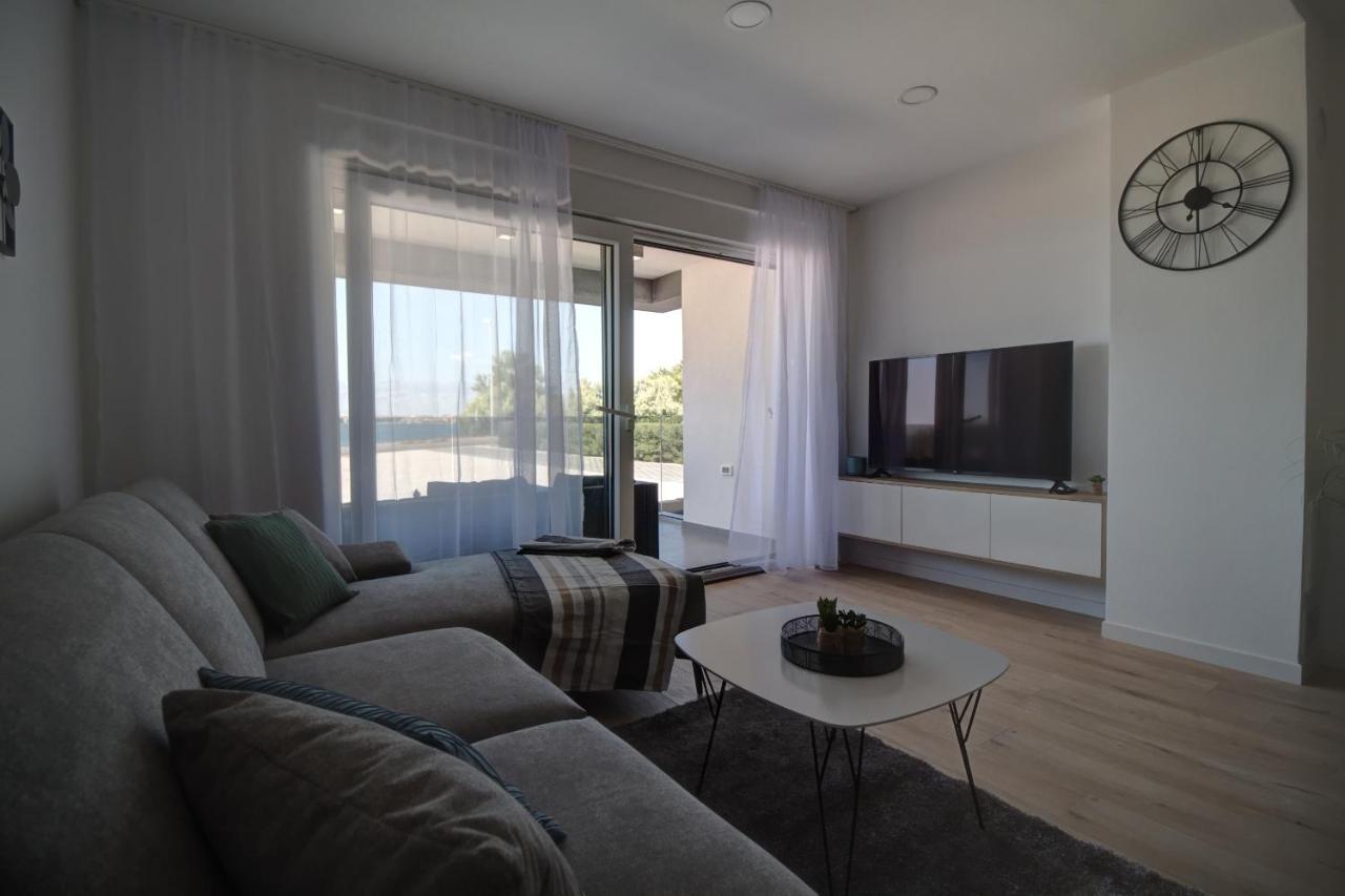 Luxury Beachfront Villa Crystal Aenona - By Ta Leut Agency Nin Exteriör bild