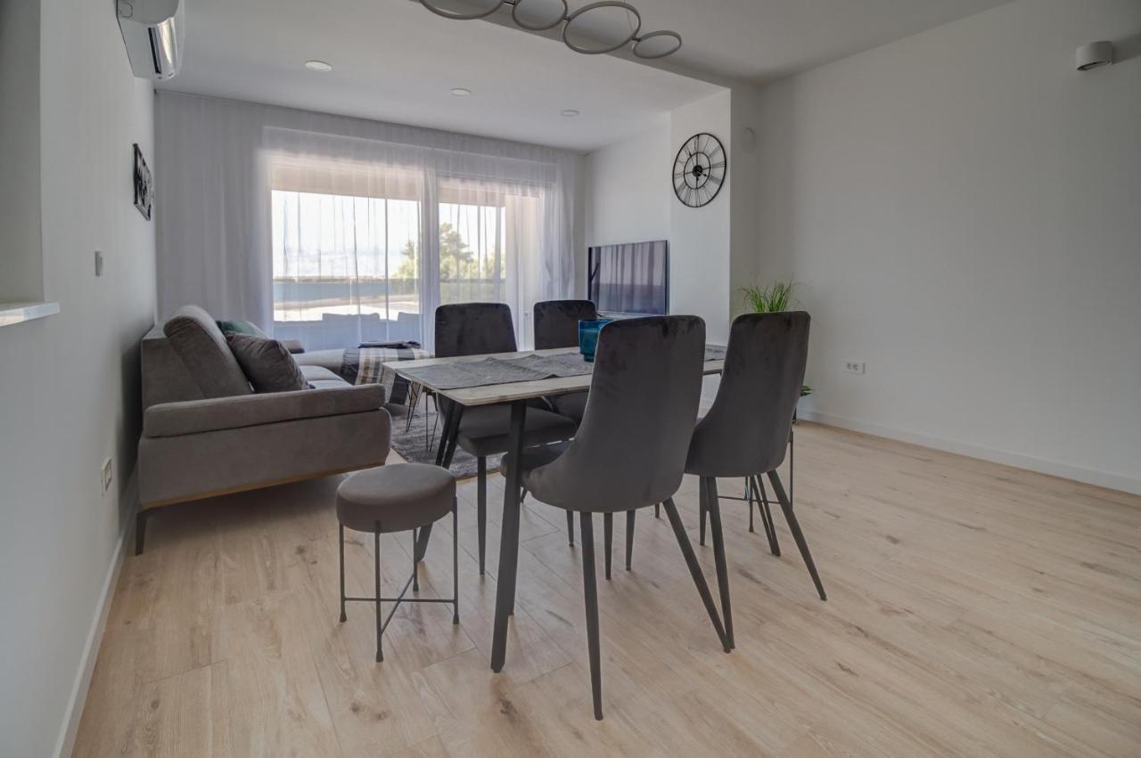 Luxury Beachfront Villa Crystal Aenona - By Ta Leut Agency Nin Exteriör bild