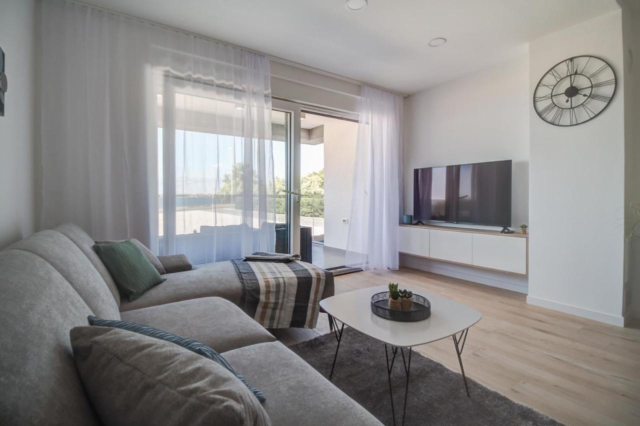 Luxury Beachfront Villa Crystal Aenona - By Ta Leut Agency Nin Exteriör bild