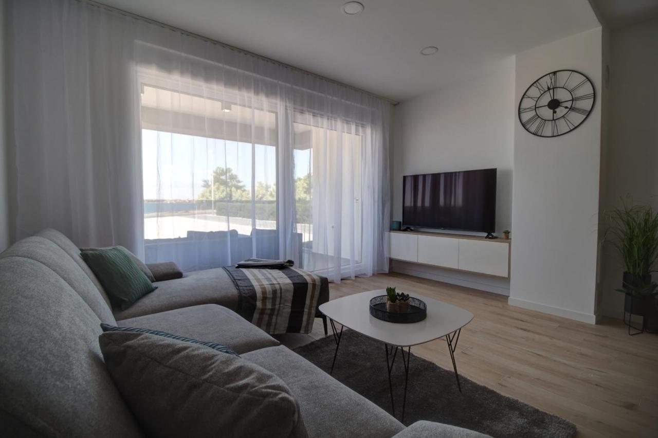 Luxury Beachfront Villa Crystal Aenona - By Ta Leut Agency Nin Exteriör bild